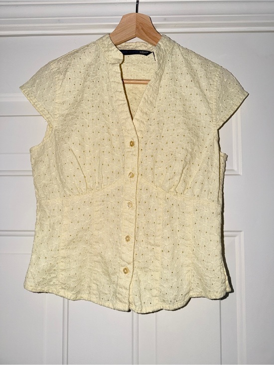 Saint Tropez West Tops - Pale Yellow Eyelet Linen Button-Down Top. Saint Tropez West. Sz S